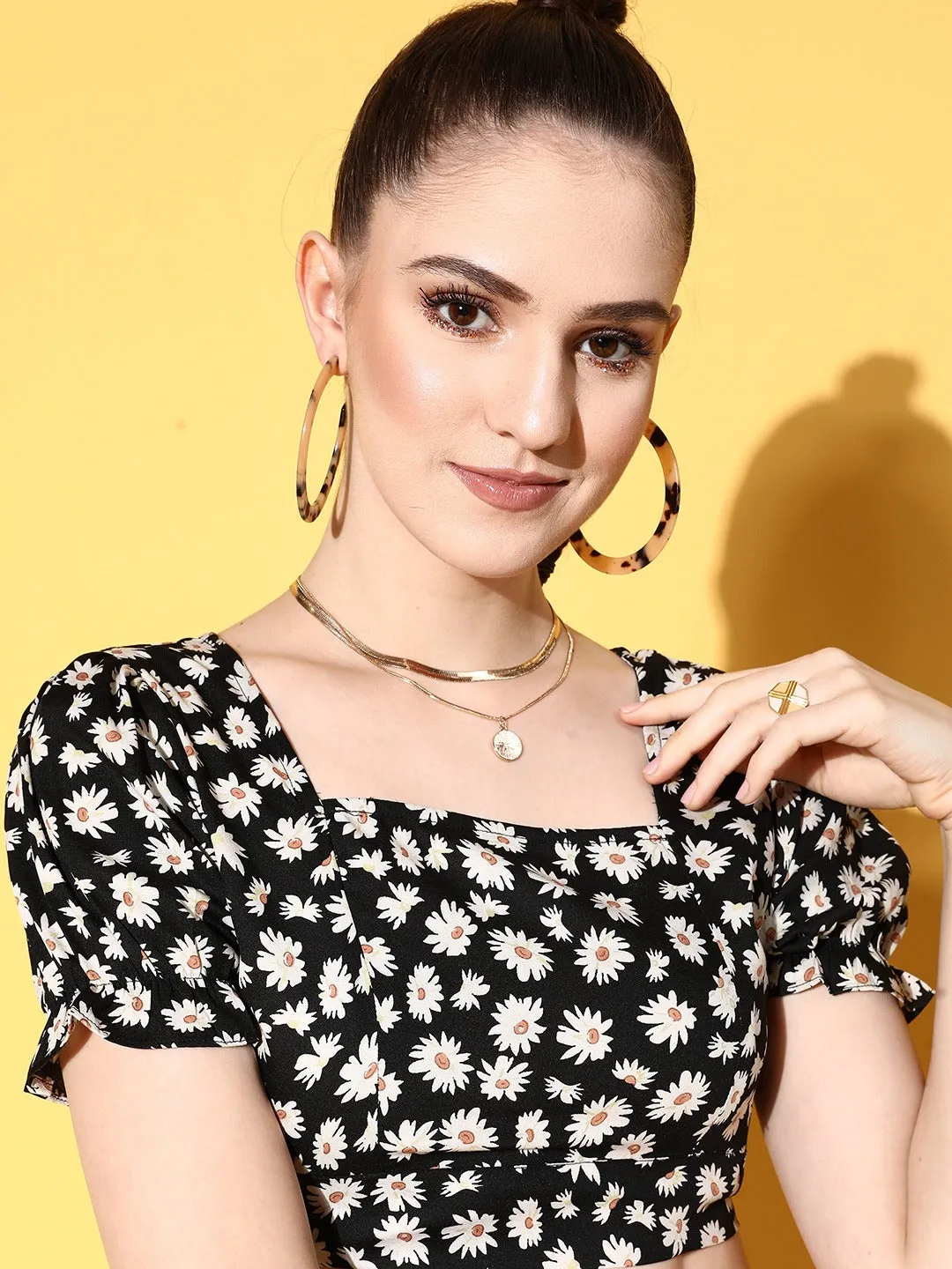 Berrylush Women Black & White Floral Printed Square Neck Backless Crepe Cropped Top