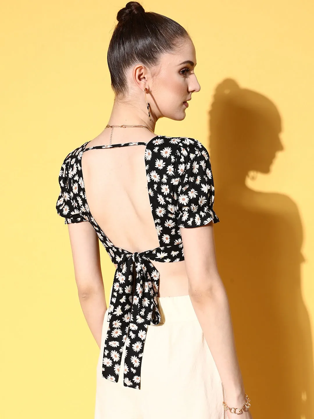 Berrylush Women Black & White Floral Printed Square Neck Backless Crepe Cropped Top