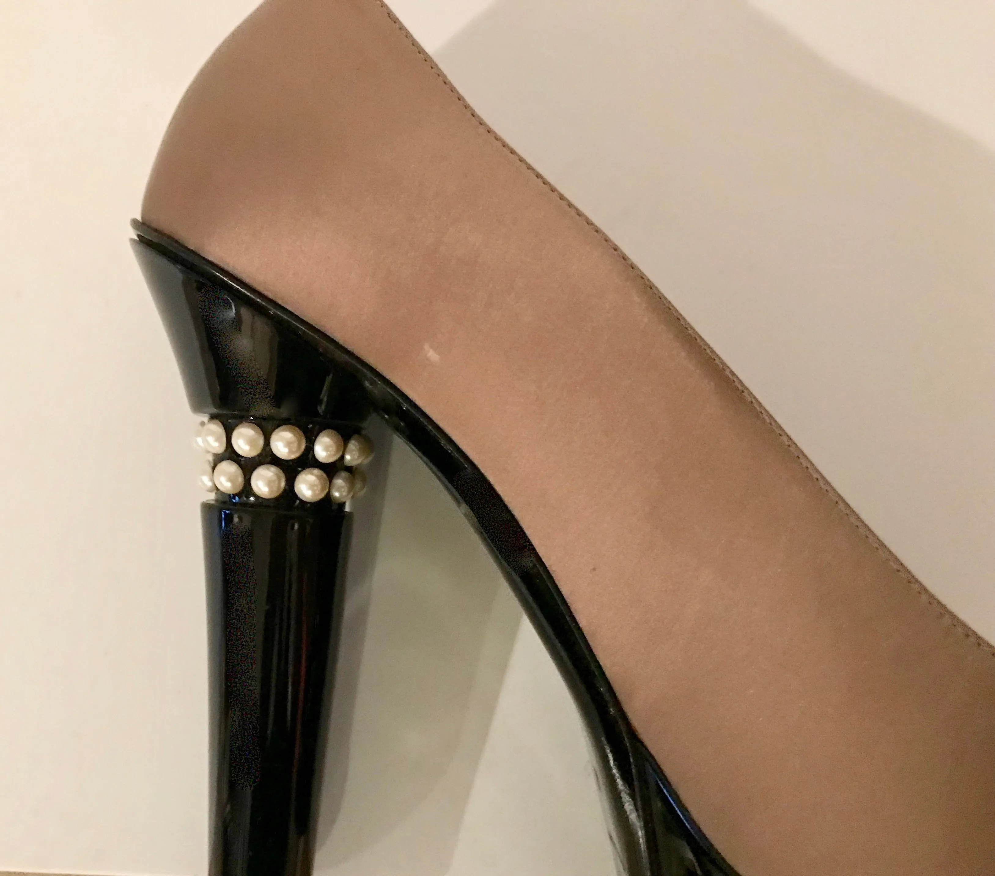 Chanel 2009 Fall 09A Paris Moscow Bicolor Patent Leather Satin Pearls Platform Heel Pumps EU 40 US 9/9.5