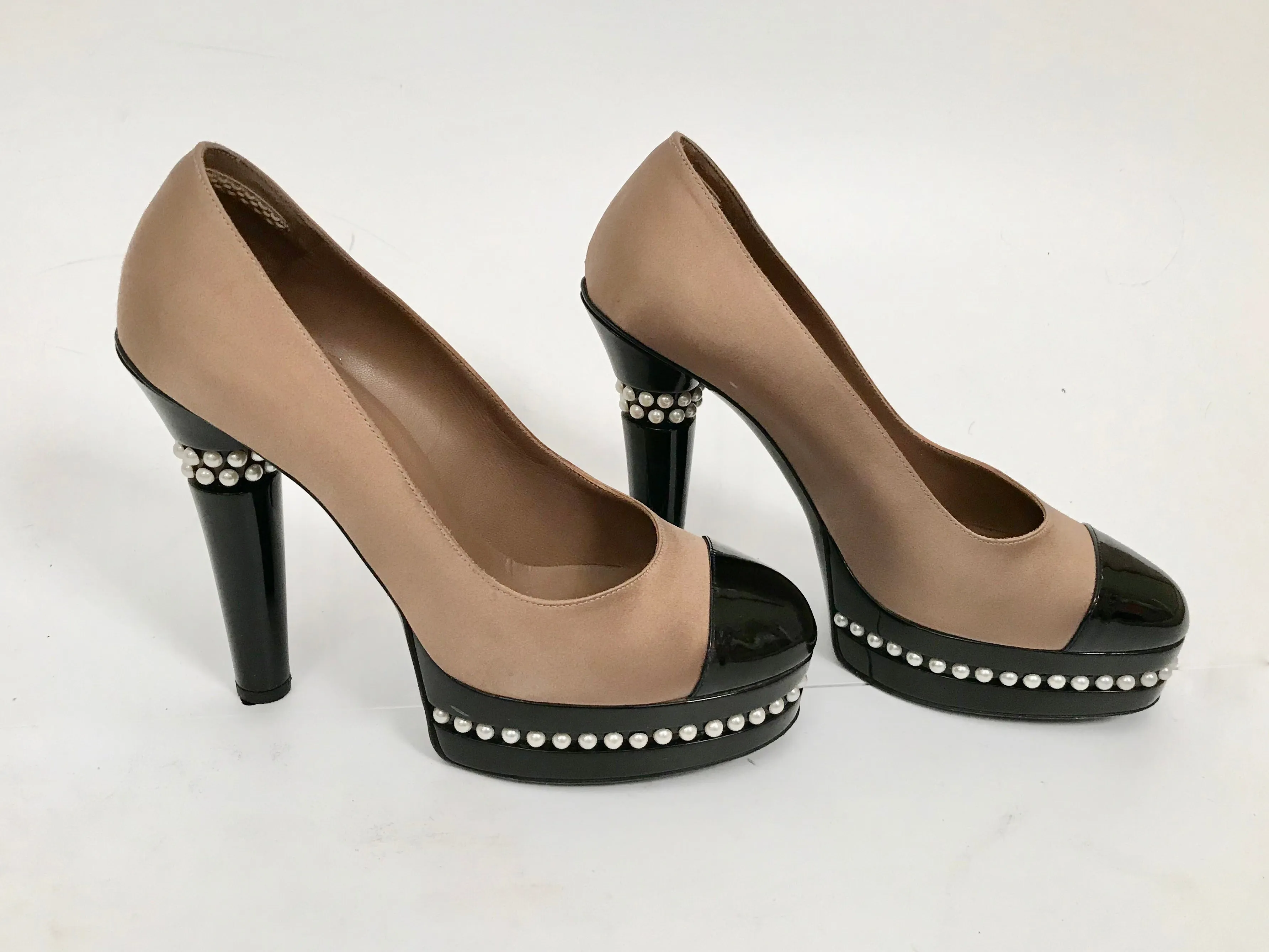 Chanel 2009 Fall 09A Paris Moscow Bicolor Patent Leather Satin Pearls Platform Heel Pumps EU 40 US 9/9.5