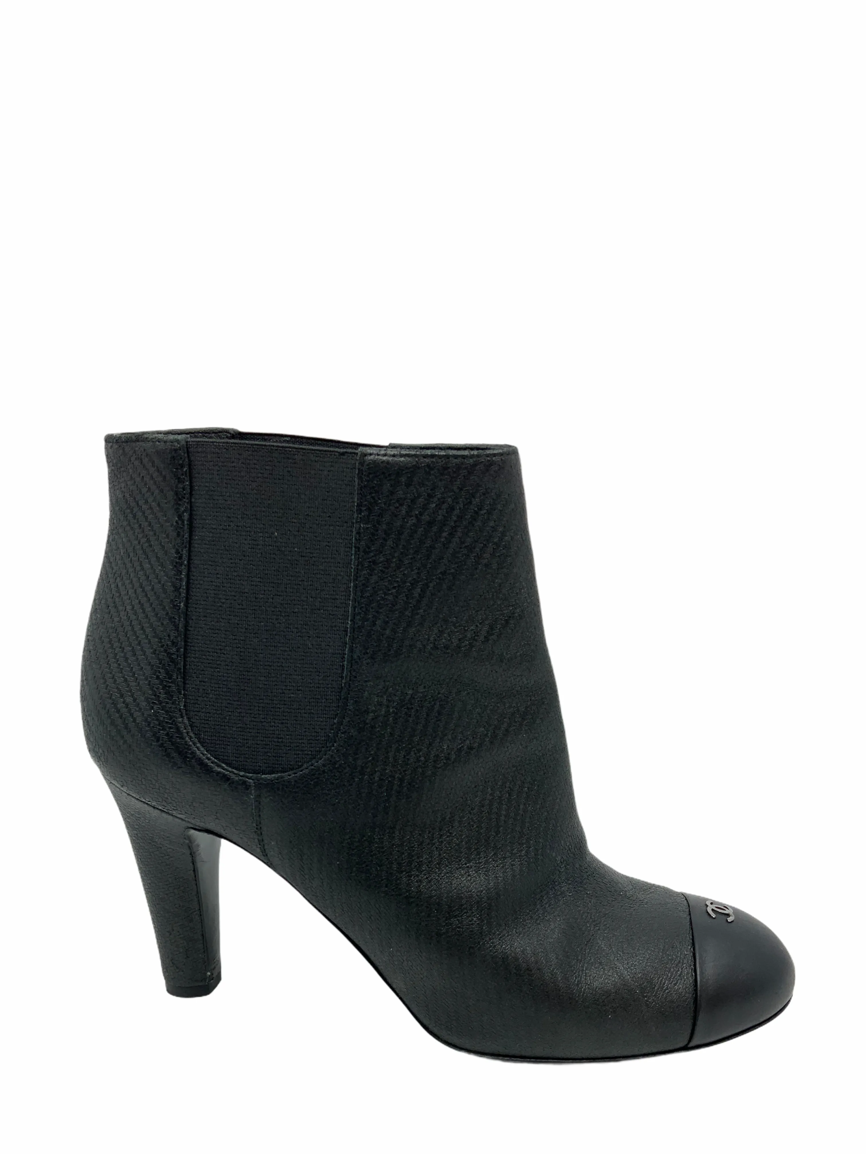 CL Textured Leather CC Cap Toe Bootie Size 7