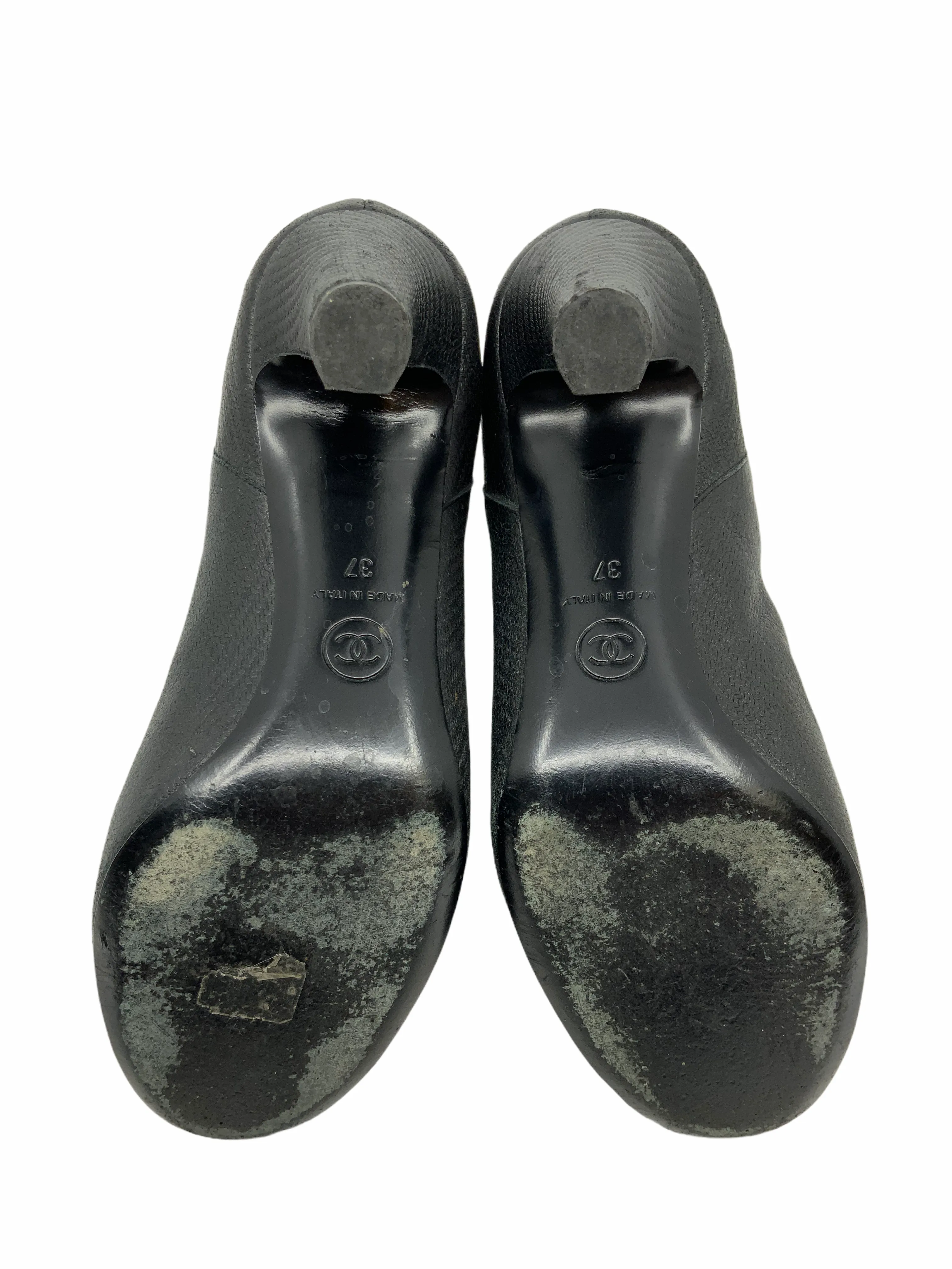 CL Textured Leather CC Cap Toe Bootie Size 7