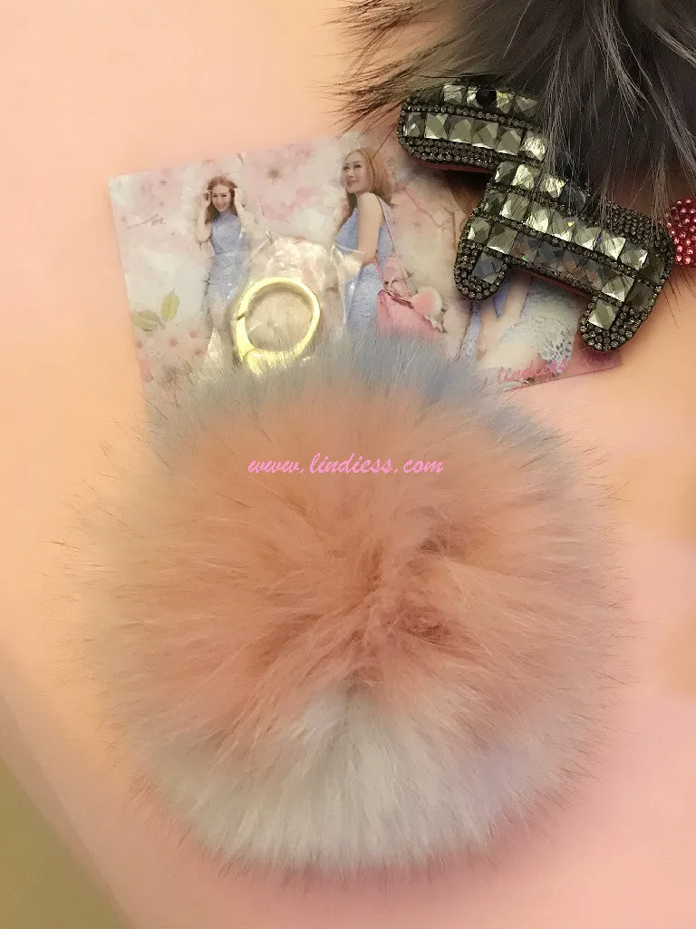 DREAMY TRICOLOR POM POM