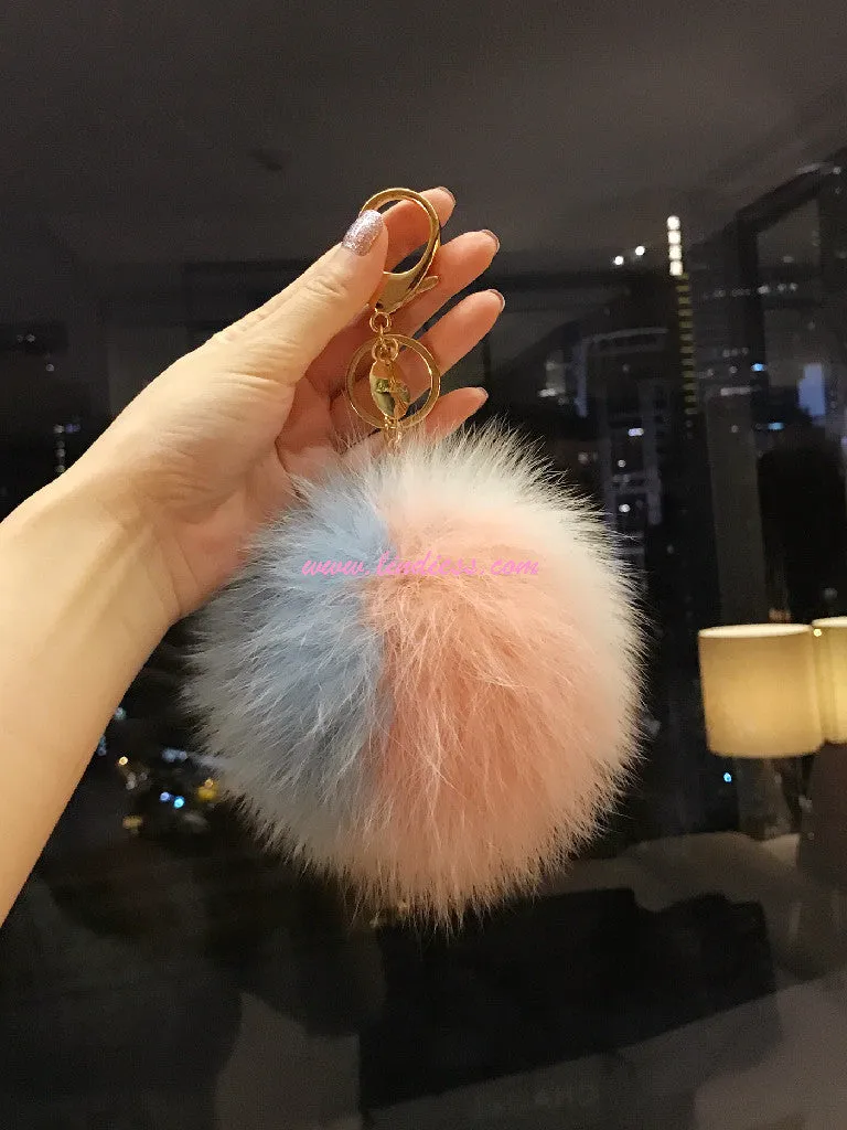 DREAMY TRICOLOR POM POM