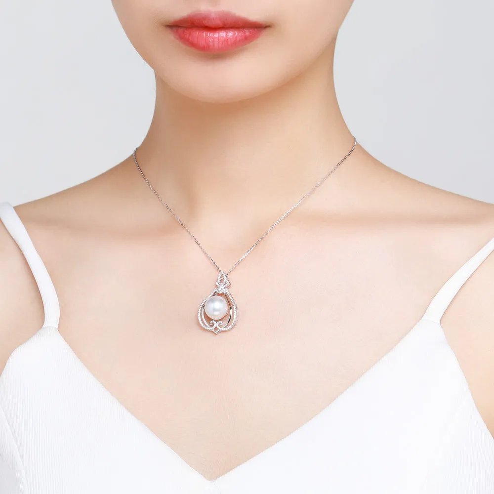 Enchanted Trine Pearl Necklace