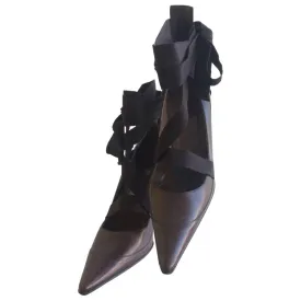Gucci Brown Pumps with Ribbon Detail