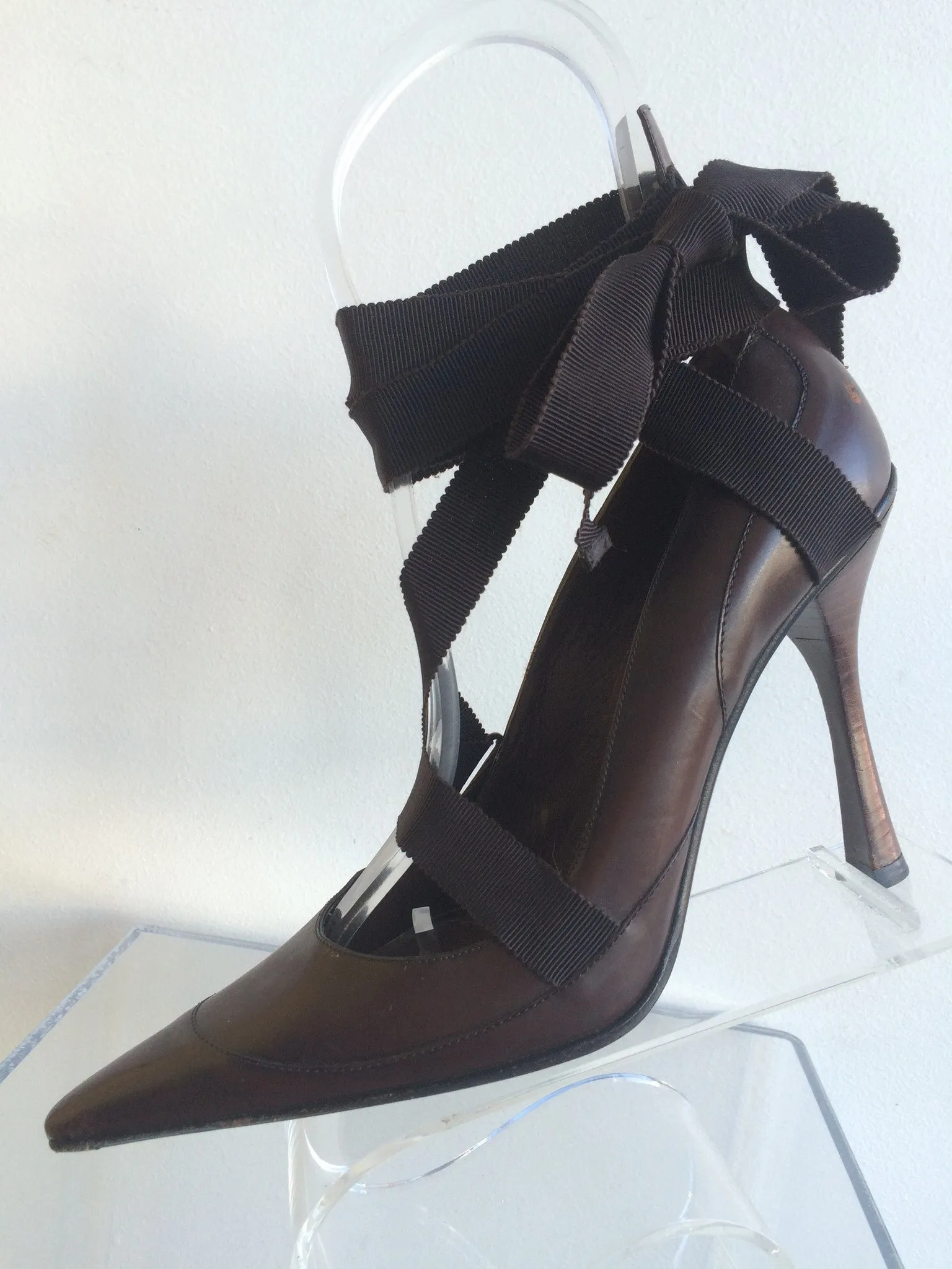 Gucci Brown Pumps with Ribbon Detail