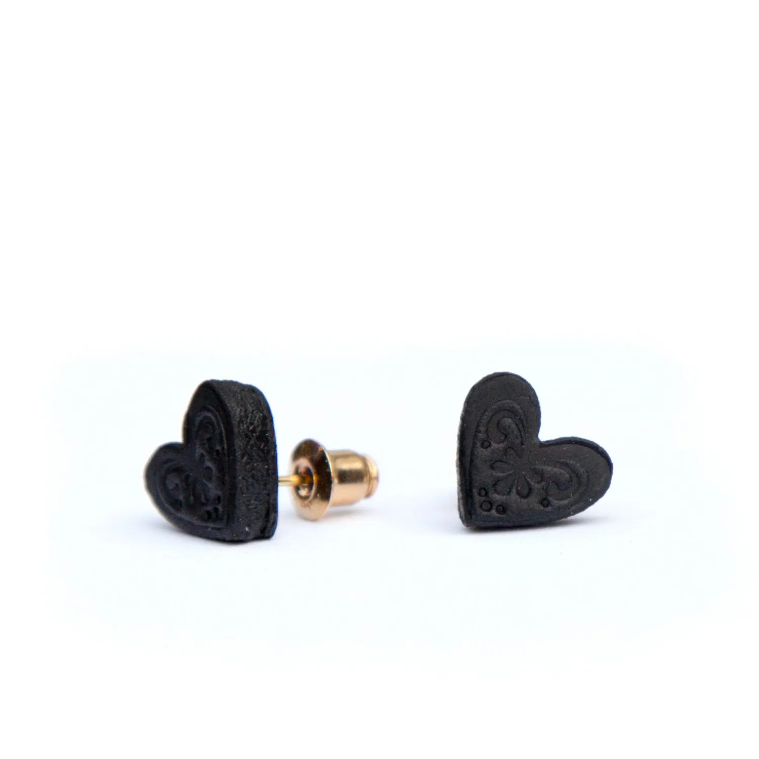 SWEET BLACK HEART . stud earrings