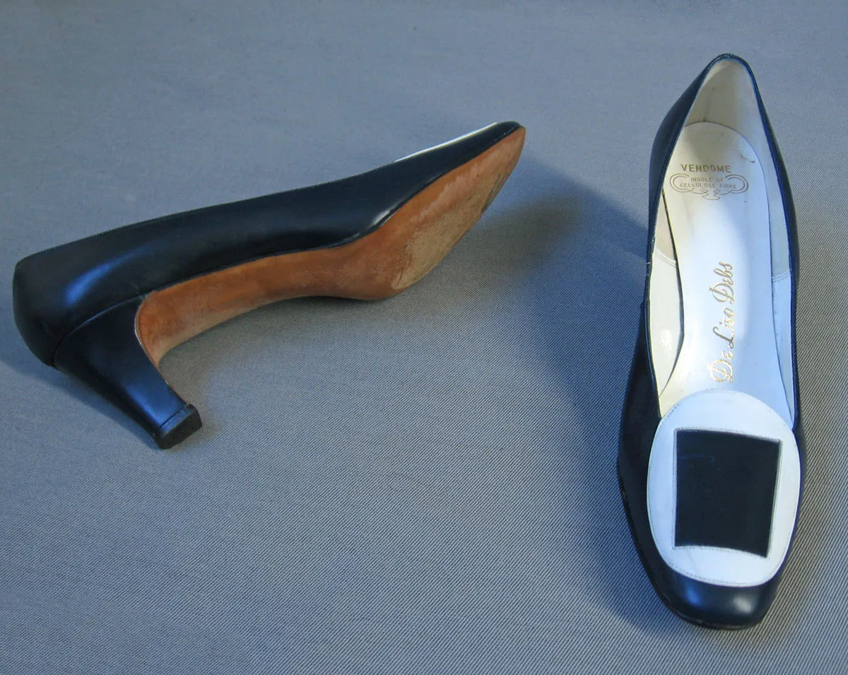 Women's Heels 60s Vintage Mod DeLiso Debs Vendome Pilgrim Style Shoes VFG Blue and White Pumps